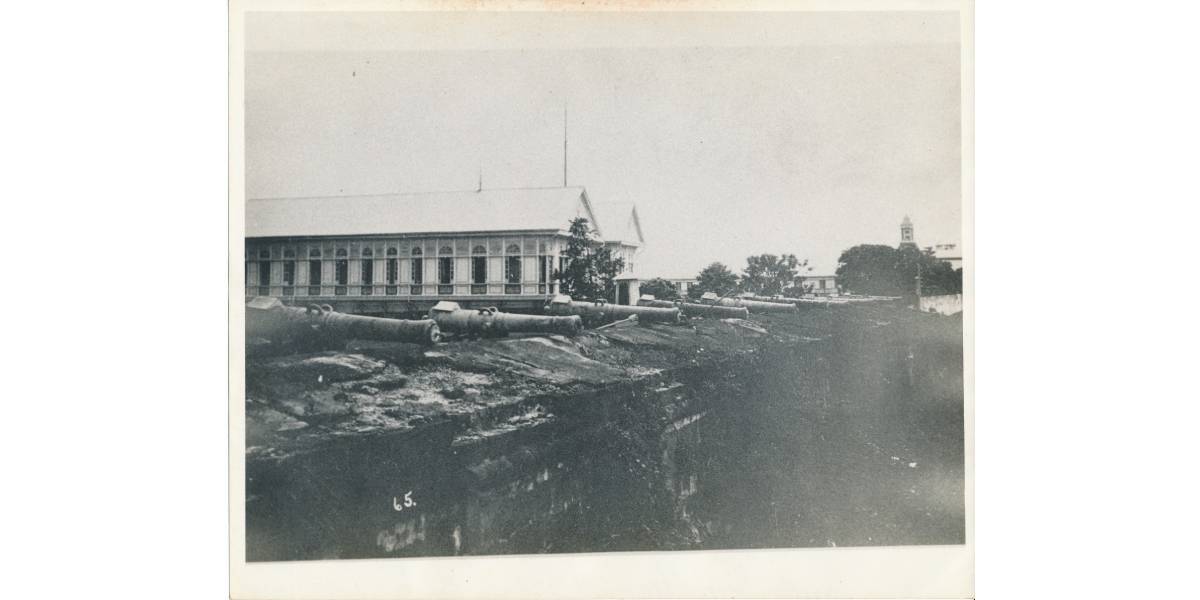 Canons atop the walls of Fort Santiago, 1899.
